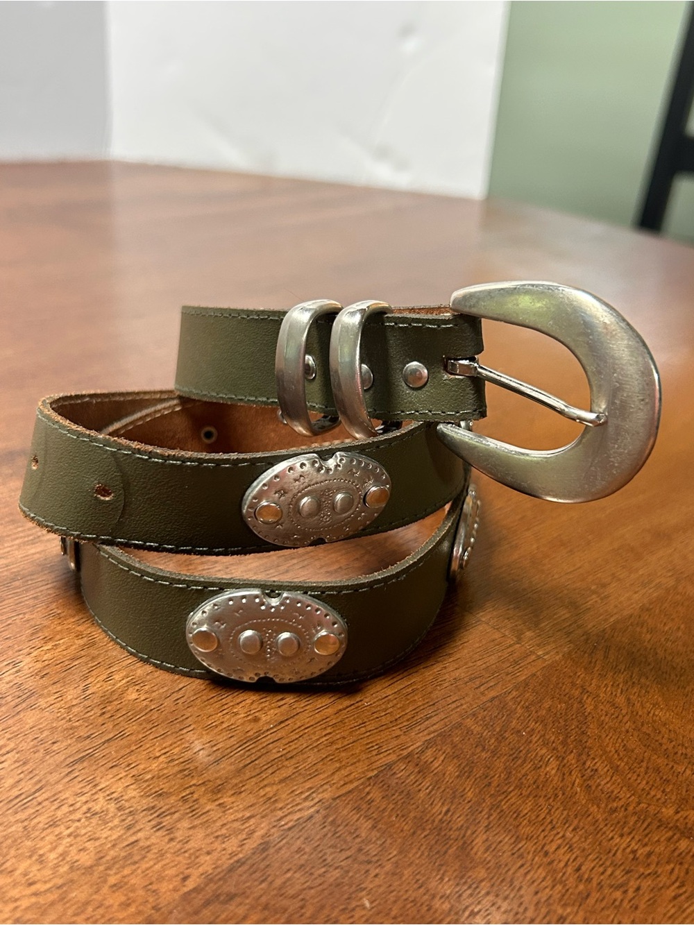 Vntg Axcess Green Genuine Leather Silver Medallion Belt Women’s Size M Western